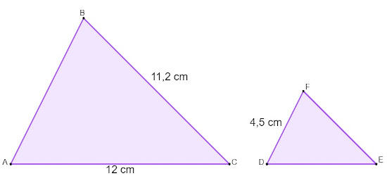 Dois triângulos semelhantes dispostos lado a lado