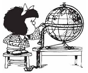Quadrinho em que a Mafalda mede a circunferência do globo que representa o planeta Terra, um exemplo de esfera.