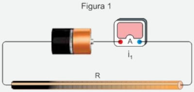 Circuito elétrico simples em exercício da Faculdade Albert Einstein sobre tensão elétrica.