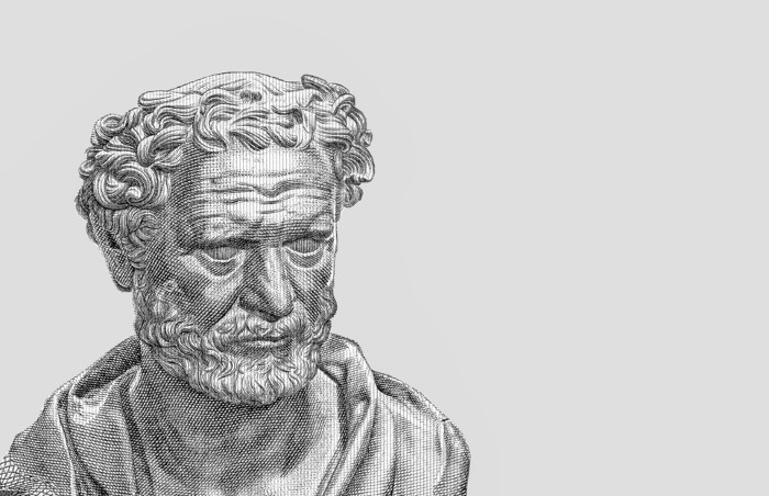 Demócrito foi discípulo de Leucipo e aperfeiçoou a sua teoria sobre os átomos.