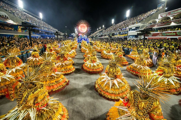 O samba-enredo é o elemento que puxa o desfile da escola de samba e manifesta verbalmente o tema abordado. [1]