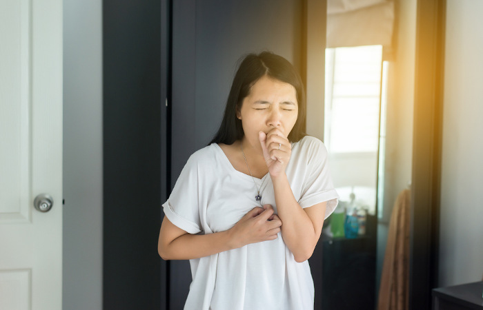 A tosse persistente por várias semanas pode ser um sinal de tuberculose.