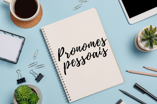 Os pronomes do caso reto, oblíquos e de tratamento são as categorias dos pronomes pessoais.