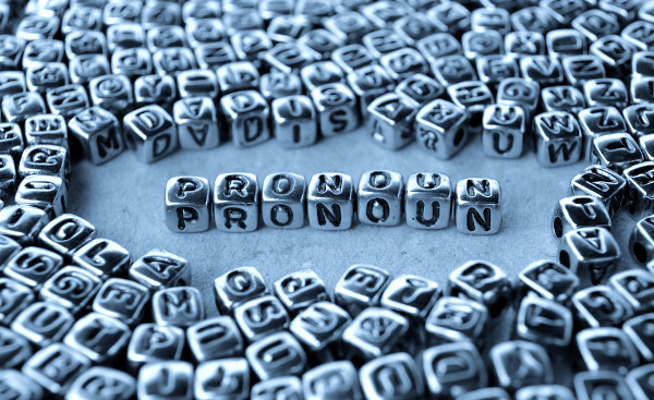 Na língua inglesa, existem diferentes tipos de pronouns.