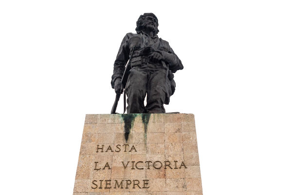 Estátua de Che Guevara com o escrito no pilar "Hasta la victoria, siempre".