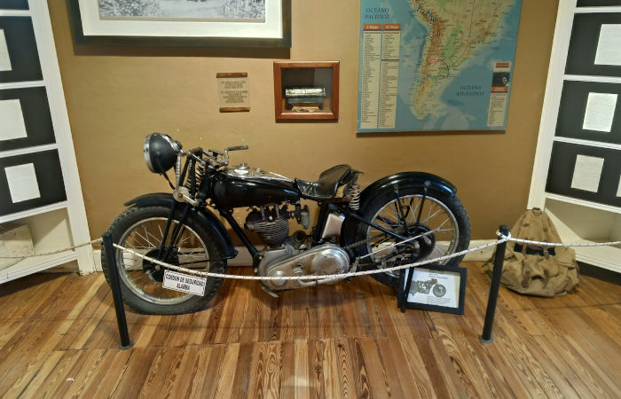 Modelo da moto utilizada por Che Guevara durante sua primeira viagem pela América do Sul.[1]