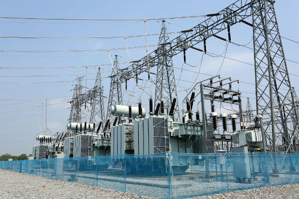 Estação de energia em referência à potência elétrica.
