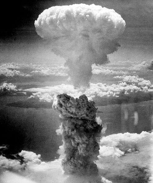 Bomba atômica lançada pelos Estados Unidos em Nagasaki (Japão), em agosto de 1945.