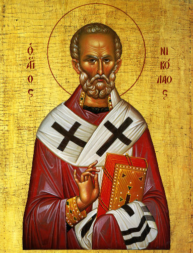 O Papai Noel está relacionado com São Nicolau, bispo grego que habitou a Ásia Menor nos séculos III e IV d.C. e ficou conhecido por suas obras de caridade.[1]