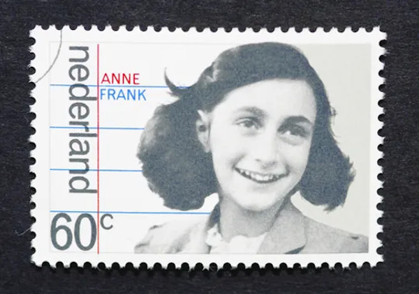 Anne Frank é lembrada em monumentos e registros oficiais tanto na Alemanha quanto na Holanda*