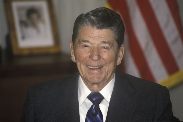 Ronald Reagan foi presidente dos Estados Unidos em dois mandatos (1981 a 1988).