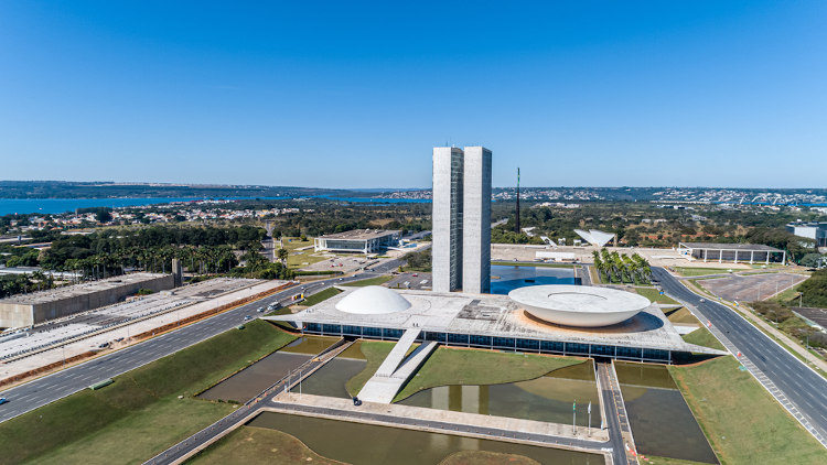 A capital brasileira é transferida do Rio de Janeiro para Brasília em 1960. [1]