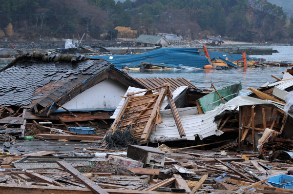 Devastação causadaa pelo terremoto de Fukushima.