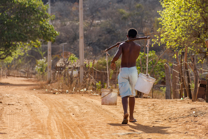 A falta de acesso à água é um dos principais problemas sociais enfrentados pela população do Polígono das Secas.