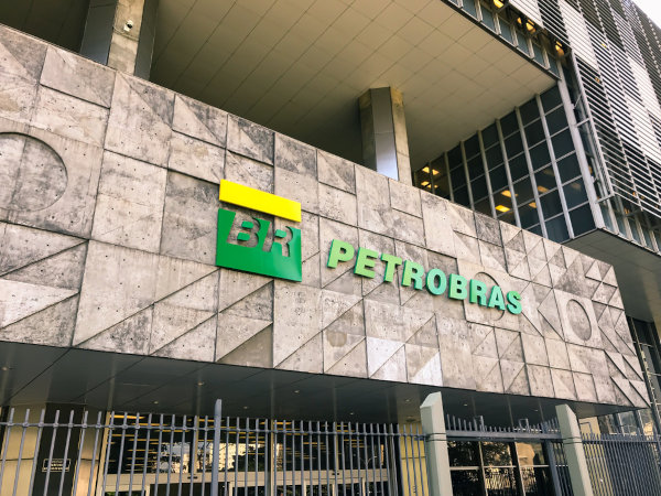 A Petrobras é a maior petrolífera do Brasil. Ela está presente em 19 países, e sua sede está localizada na cidade do Rio de Janeiro. [1]