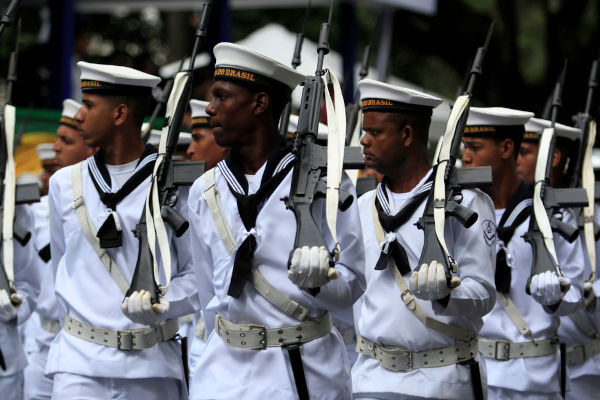 O Dia da Marinha Brasileira é celebrado em 11 de junho, uma homenagem à Batalha Naval de Riachuelo, travada em 1865. [1]
