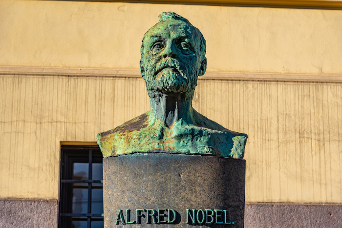 Estátua de Alfred Nobel, em Oslo, Noruega