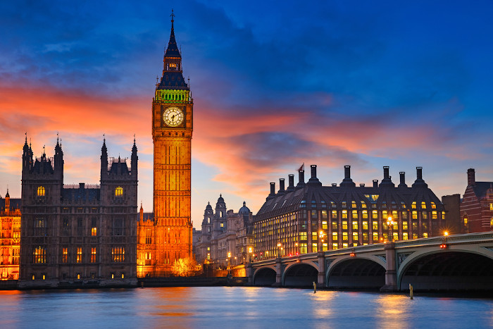 Vista do Palácio de Westminster e do Big Ben, em Londres, Reino Unido