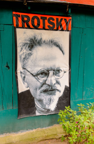 Leon Trotsky foi um revolucionário russo e teve importante papel no ciclo revolucionário de 1917.[1]