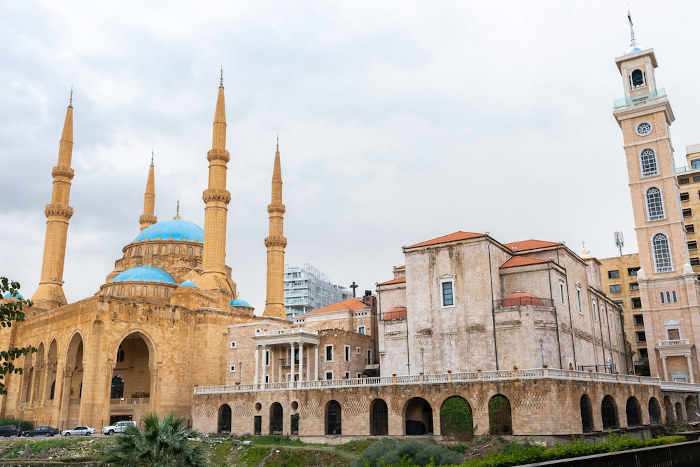 Mesquita ao lado de catedral na cidade de Beirute, no Líbano