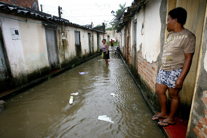 Casas alagadas em decorrência de enchente em Itabuna, Bahia.