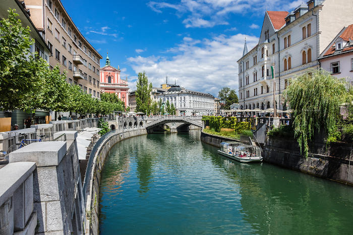 Rio Liublianica no centro da cidade de Liubliana, em 2016.