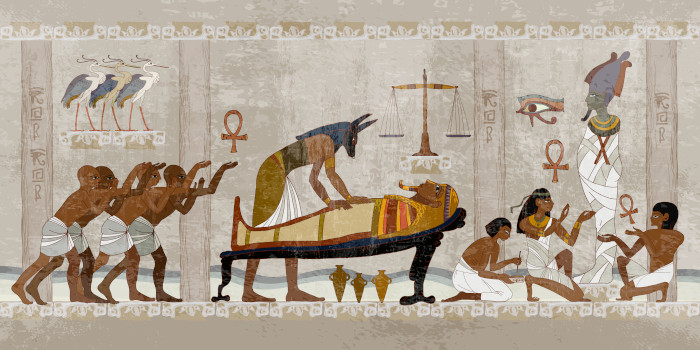 Ritual de mumificação representado por hieróglifos, com Anúbis preparando o sarcófago do faraó