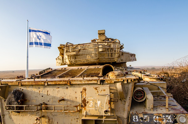 Tanque com a bandeira do Estado de Israel que foi utilizado na Guerra do Yom Kippur em 1973.