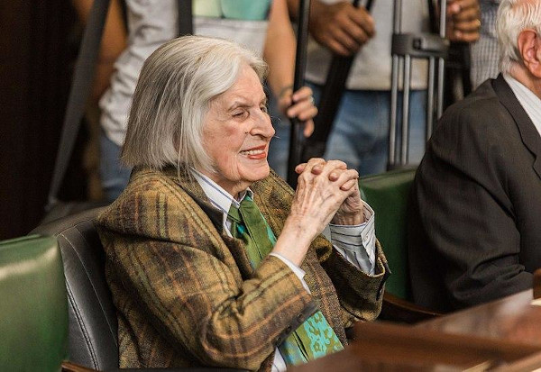 Lygia Fagundes Telles na inauguração da fachada do edifício da Academia Paulista de Letras.[1]