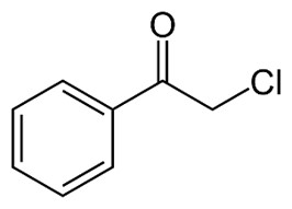 Fórmula estrutural da cloroacetofenona.