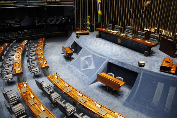 Vista interna do Plenário do Senado Federal, na Praça dos Três Poderes, em Brasília.