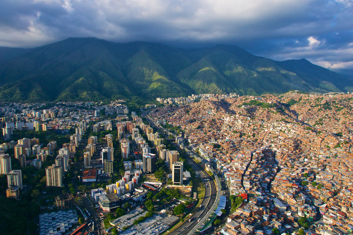  Vista aérea da cidade de Caracas, Venezuela.