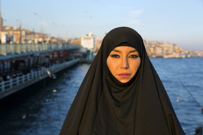 Mulher muçulmana usando chador.