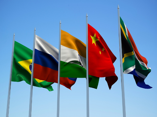 Bandeiras dos países que formam o Brics, grupo de países considerados emergentes.