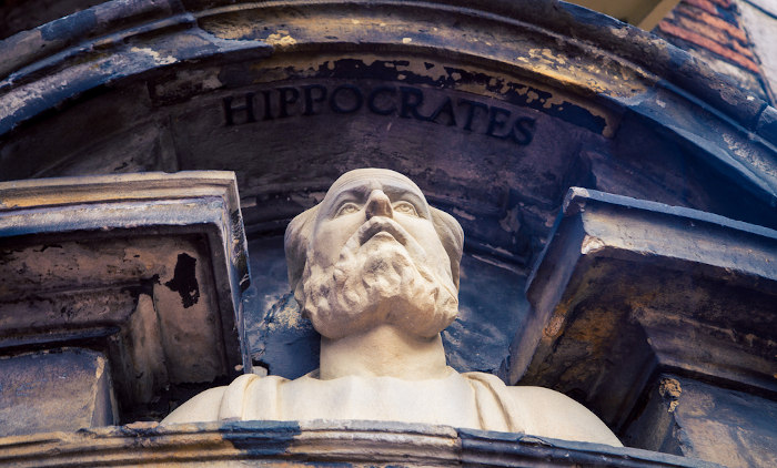 Estátua de Hipócrates, o pai da Medicina.