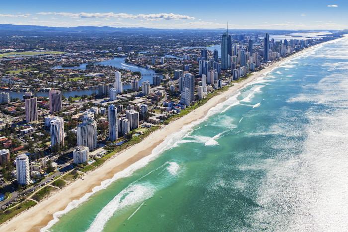 Vista aérea da cidade de Gold Coast (em português, Costa Dourada), um dos principais pontos turísticos da Austrália. 