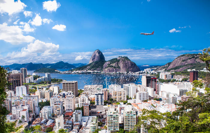 Vista aérea da cidade do Rio de Janeiro, metrópole nacional.