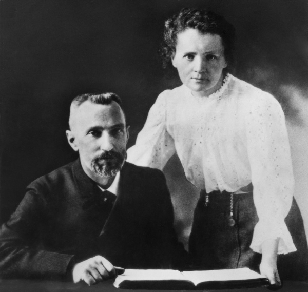 O casal Pierre e Marie Curie.
