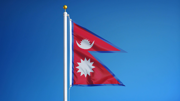 Bandeira do Nepal, que possui as cores branco, vermelho e roxo.