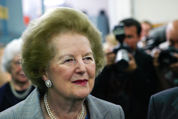 Margareth Thatcher no ano de 2007, com a aparência mais envelhecida.