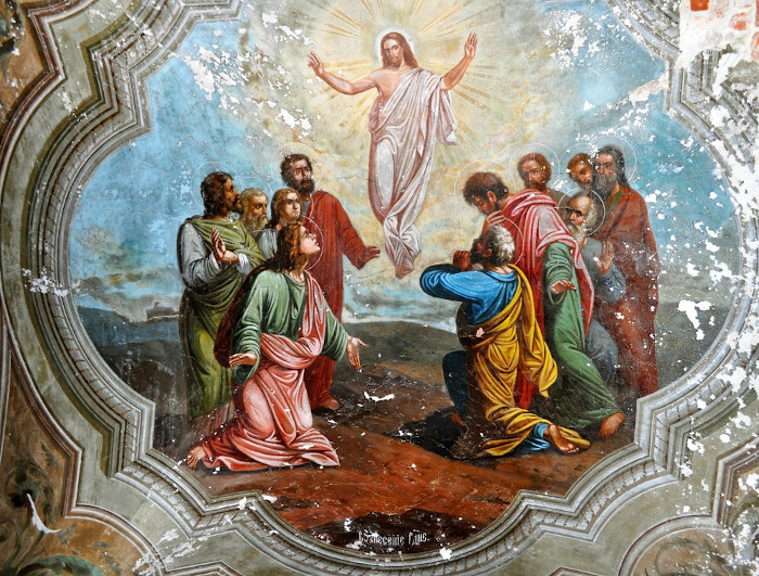 Pintura que retrata Cristo ressurreto cercado por seus discípulos.