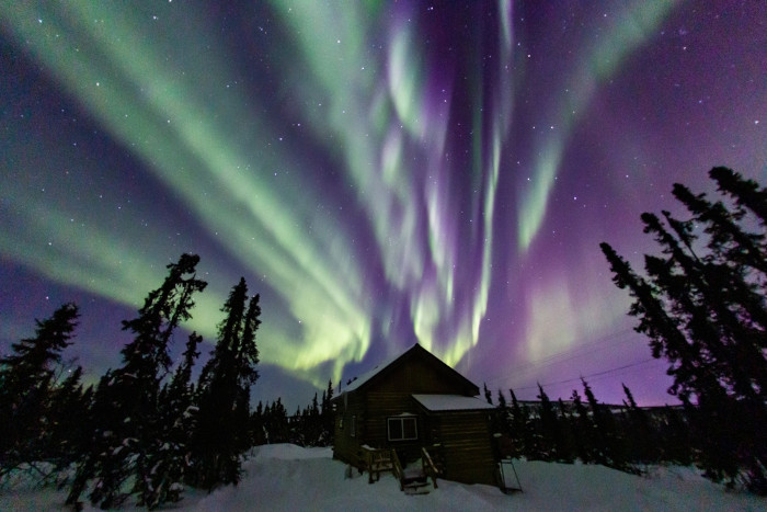  Aurora boreal em Fairbanks, no Alasca, fenômeno que pode ser visto do extremo norte da América do Norte.