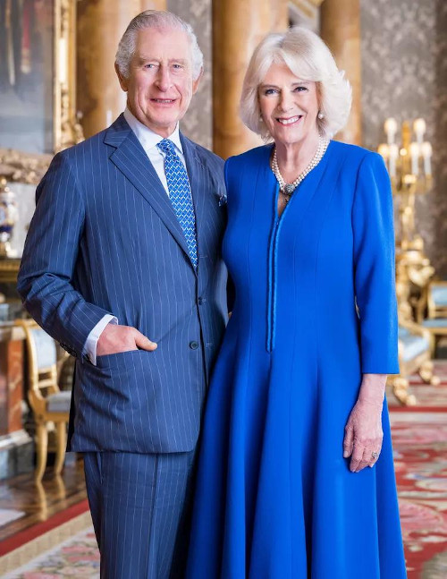 Rei Charles III e a rainha consorte Camilla. (Créditos: Hugo Burnand / Instagram @theroyalfamily | Reprodução).