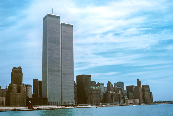 World Trade Center por volta de 1980, antes da destruição das Torres Gêmeas no atentado dia 11 de setembro de 2001.