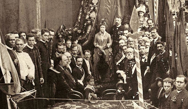 Evento de celebração da abolição da escravatura, em maio de 1888, com a princesa Isabel ao centro.