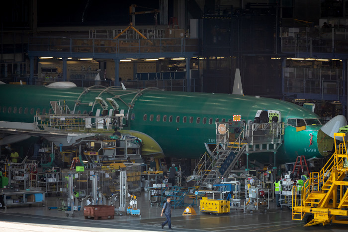 Avião Boeing 737 MAX parcialmente construído na fábrica Renton, nos Estados Unidos.