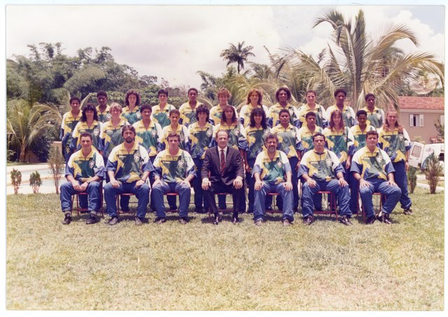 Jogadoras e equipe técnica da Seleção Brasileira de 1995. [5]