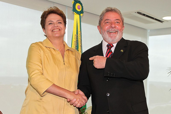 Dilma, então ministra da Casa Civil, e o presidente Lula.[3]