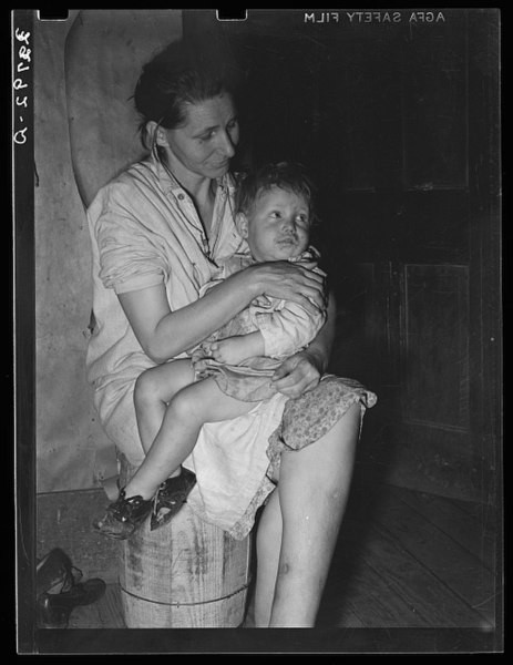 Uma mãe com o seu filho durante a Grande Depressão, nos Estados Unidos. Abril de 1929.