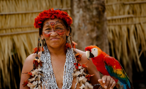 Mulher indígena pertencente aos desanos, um dos povos indígenas no Brasil.
